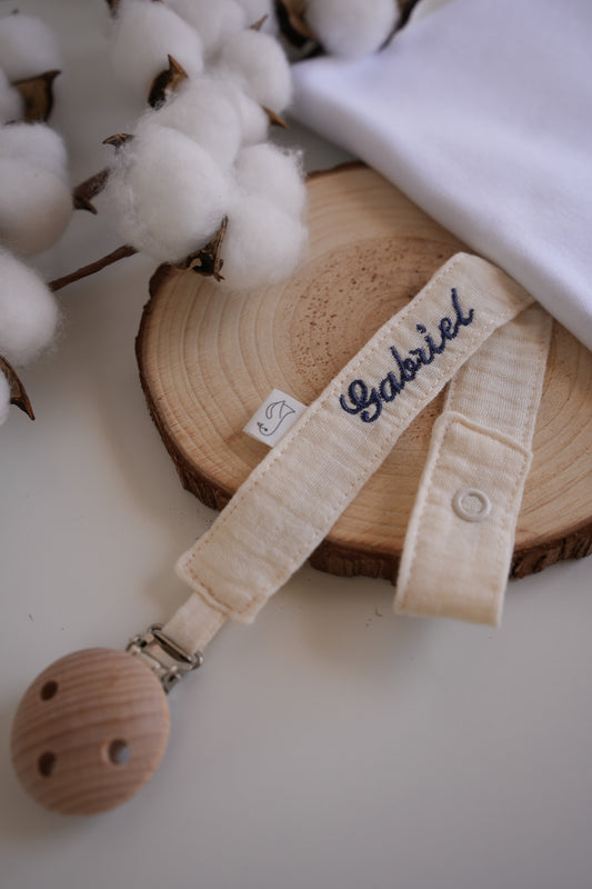 Porta-chupetas bordado