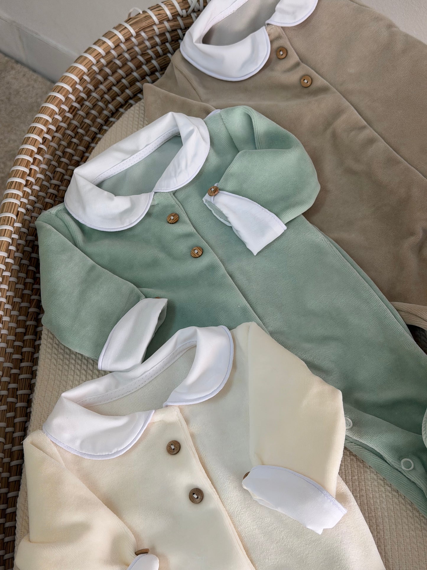 Babygrow veludo com gola