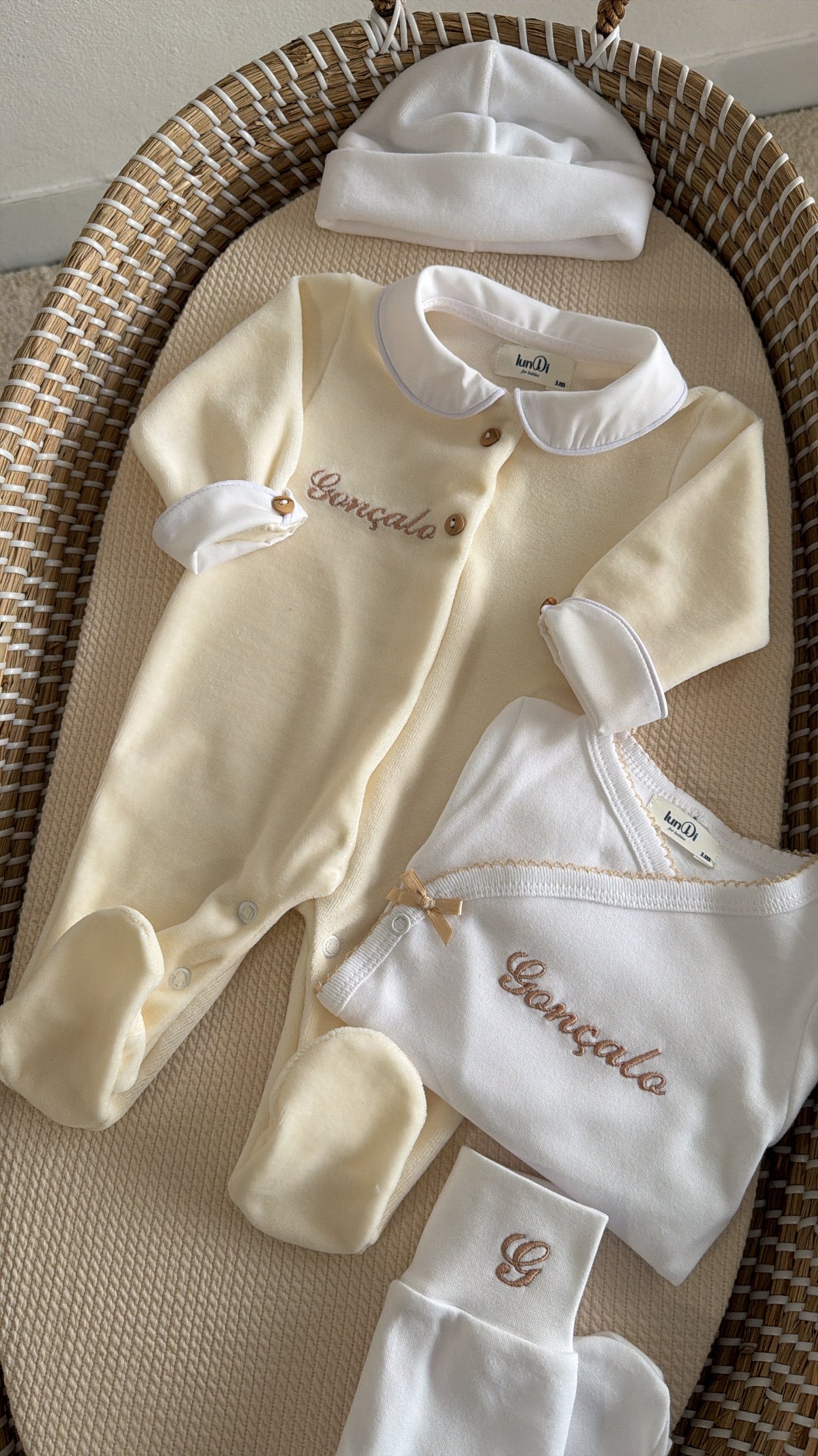 Babygrow veludo com gola