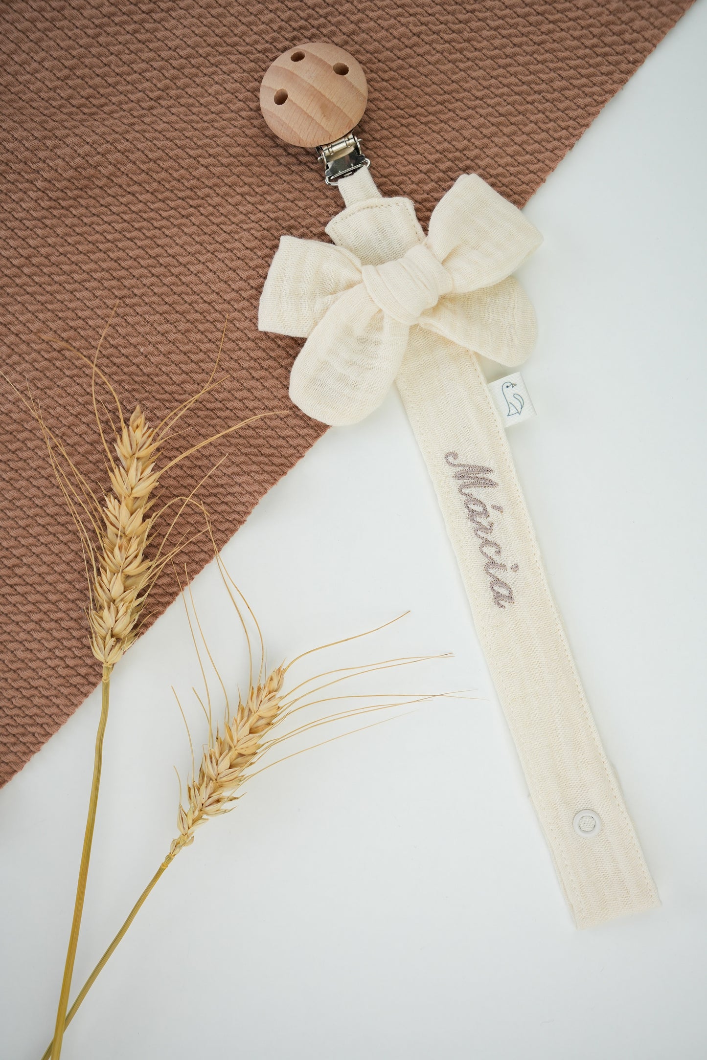 Prendedor chupeta com laço