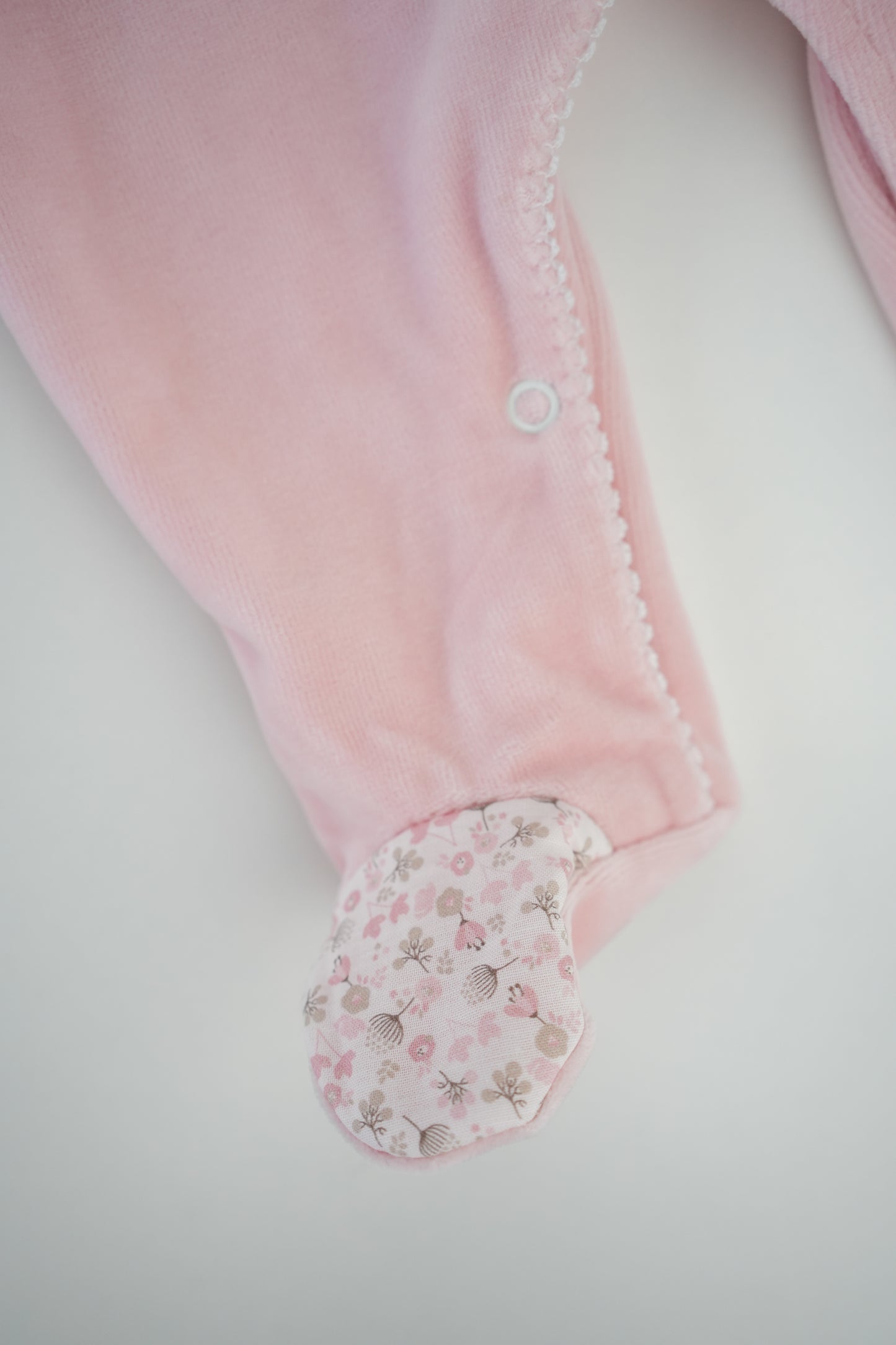 Babygrow veludo com folho floral