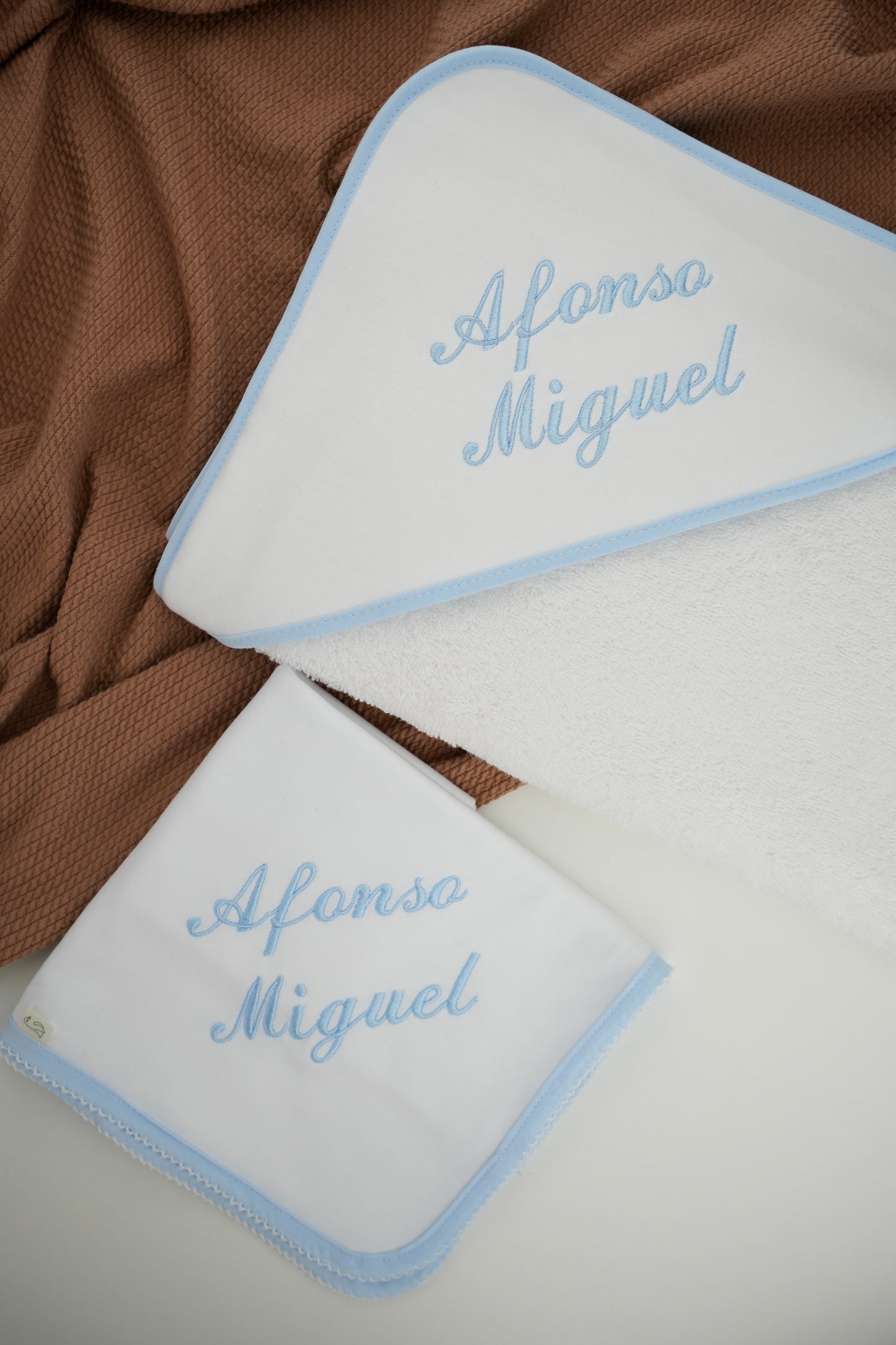 Toalha de Banho Bordada